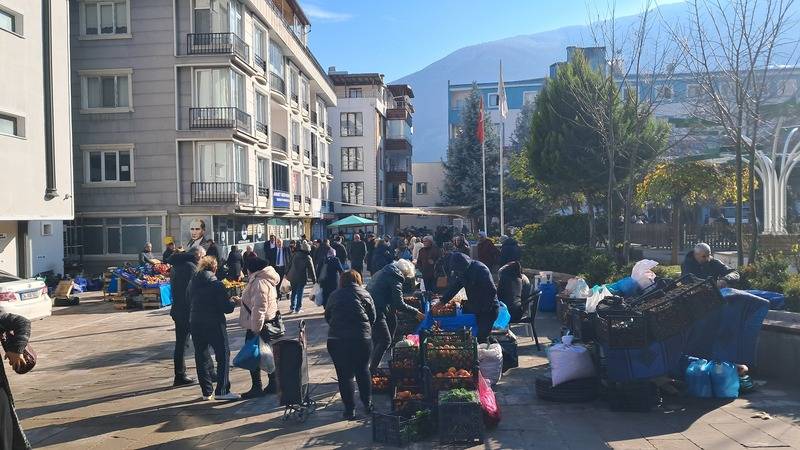 Emekliler hayat pahalılığına isyan etti: Eğer bu millet, bu devletin insanıysa, her şey eşit olmalı!